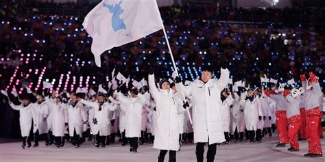 2018 Winter Olympics Açılış Töreni: Güney Kore ve Kuzey Kore Birlikte Barış İçin Umutla Yürüdü