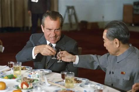 Nixon'ın Çin Ziyaretinin Sonucunda İki Süper Gücün Diplomatik İlişkilerinde Yeni Bir Dönem Başladı: 1972